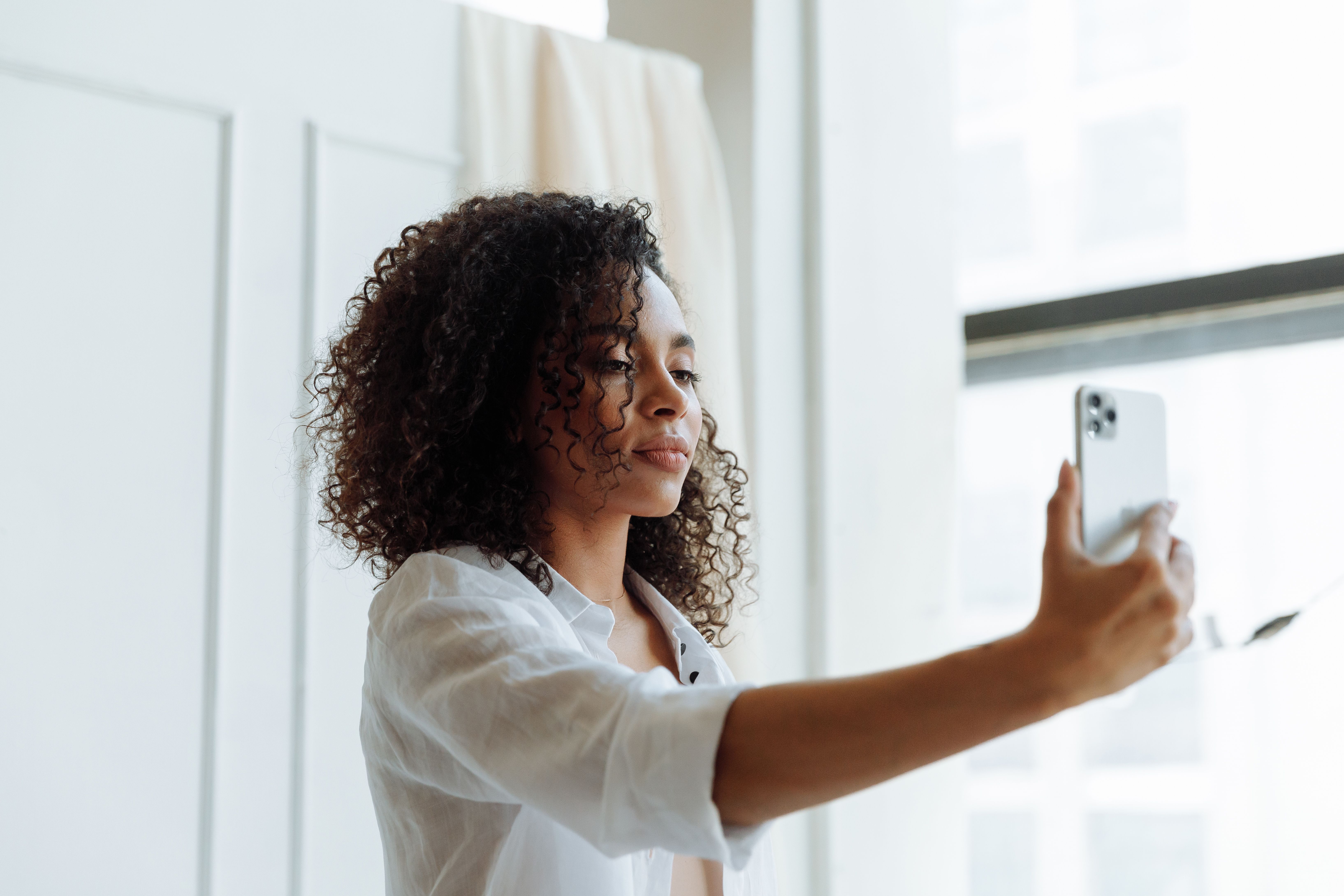 How to Use AI Tools to Save Time on Marketing Without Losing Your Voice — additional illustration